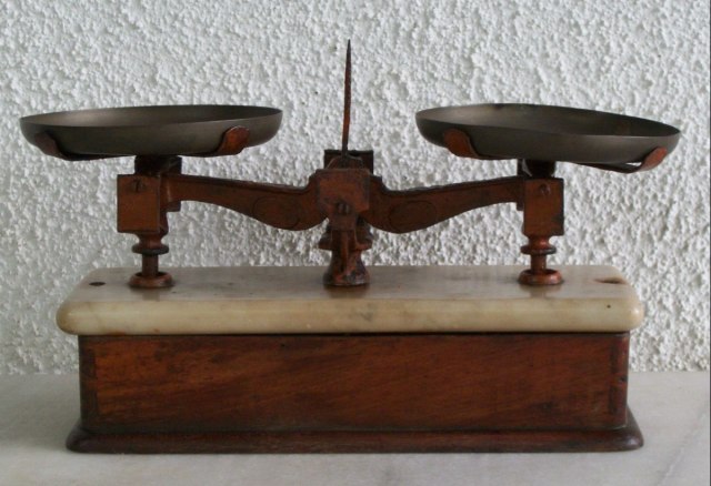 balanca-antiga-ourives-c-estojo-pesos-i-m-p-e-r-d-i-v-e-l_MLB-F-218021464_5281