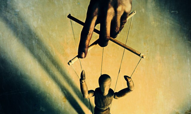 TODOS NO MESMO BARCO