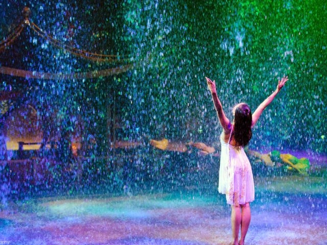 PASSE PELA TEMPESTADE, SORRINDO E AGRADECENDO!